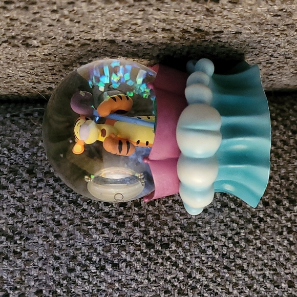 Two Disney Tigger from Winnie The Pooh Mini Snow Globes - Picture 5 of 8